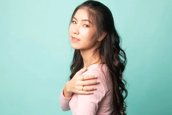 Happy Beautiful Young Asian Woman Cyan Background — Stock Photo, Image