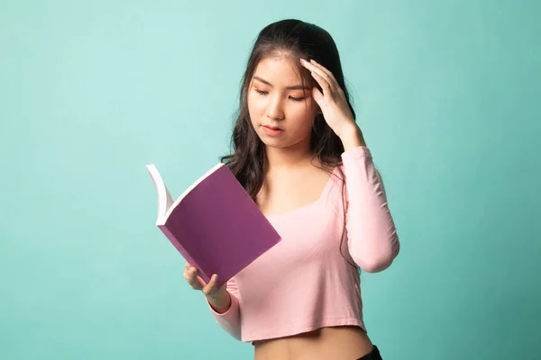Junge Asiatische Frau Bekam Kopfschmerzen Las Ein Buch Über Cyan — Stockfoto