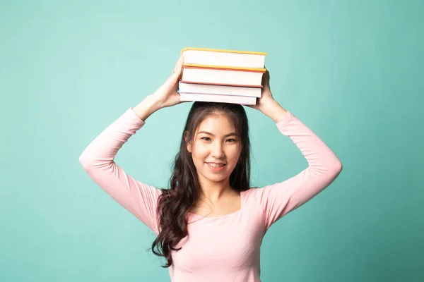 Joven Mujer Asiática Estudiando Con Mayo Libros Sobre Fondo Cyan — Foto de Stock