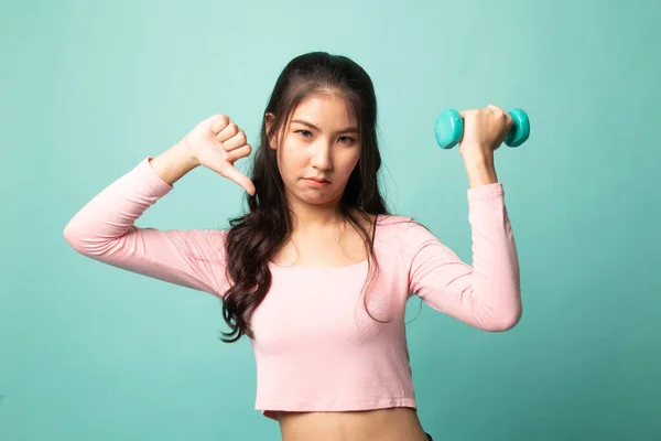 Infeliz Asiática Mujer Pulgares Abajo Con Mancuernas Cyan Fondo — Foto de Stock