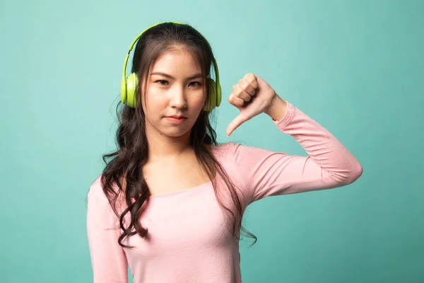 Azji Dziewczyna Nie Lubi Muzyka Show Kciuk Dół Jej Słuchawki — Zdjęcie stockowe