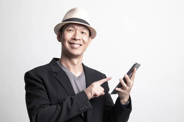 Hombre Asiático Adulto Con Una Tableta Ordenador Sobre Fondo Blanco — Foto de Stock
