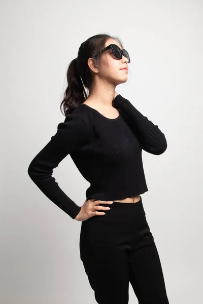 Porträtt Vacker Ung Asiatisk Flicka Solglasögon Vit Bakgrund — Stockfoto
