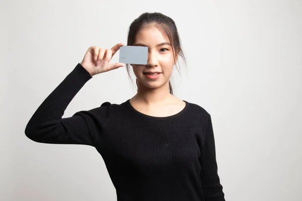 Young Asian Woman Blank Card Her Eye White Background — Stock Photo, Image