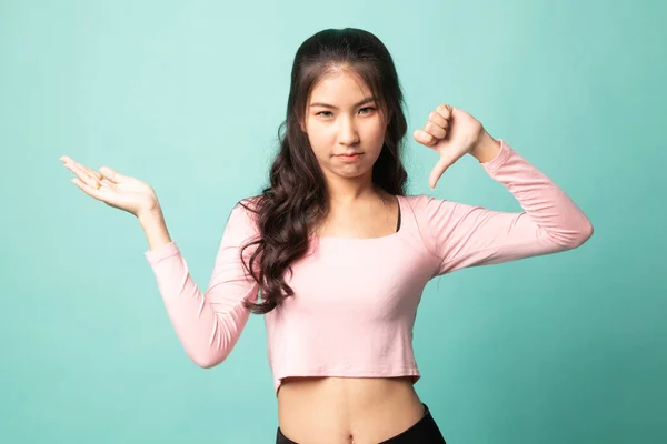 Jeune Femme Asiatique Montrer Main Paume Les Pouces Vers Bas — Photo