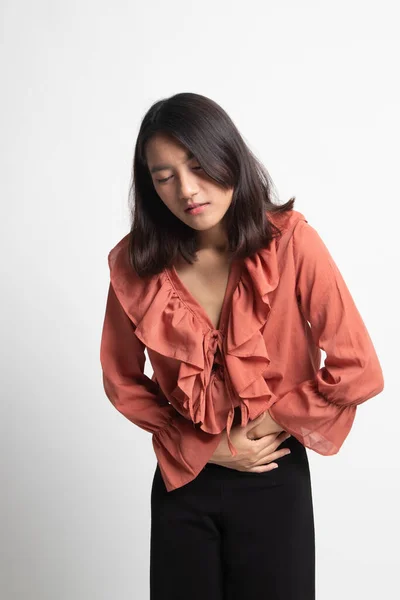 Joven Asiática Mujer Got Stomachache Blanco Fondo —  Fotos de Stock