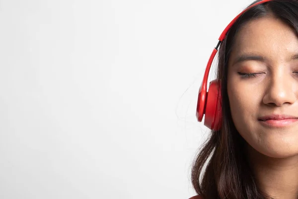 Bonita Chica Asiática Escuchando Música Con Sus Auriculares Sobre Fondo — Foto de Stock