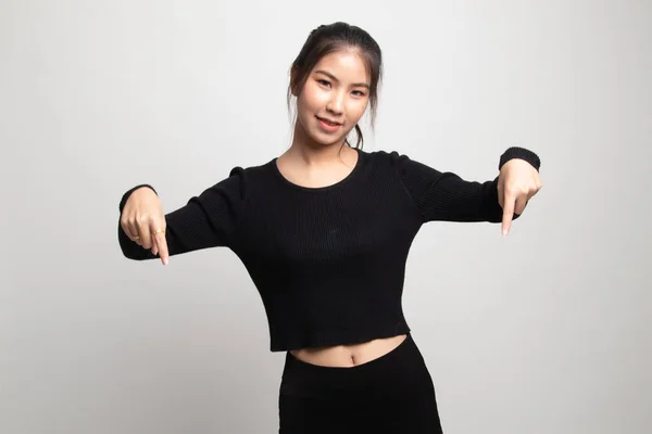 Mooie Jonge Aziatische Vrouw Punt Tot Lege Ruimte Witte Achtergrond — Stockfoto
