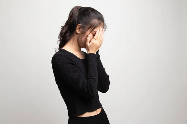 Traurig Junge Asiatische Frau Weinen Mit Palme Gesicht Auf Weißem — Stockfoto