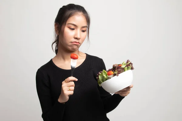 Aziatische Vrouw Haat Salade Witte Achtergrond — Stockfoto