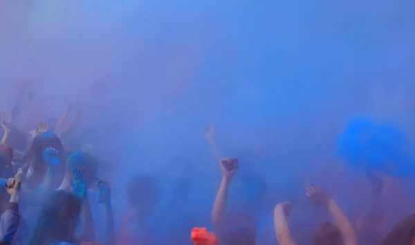 Kaliningrad / Rusya - 12 Haziran 2015: renkli el Holi festival Holi festival.