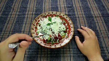 Shopska salata yemek