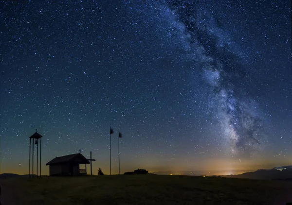 Milky way galaxy over a Chapel in Bulgaria — Stock Photo, Image