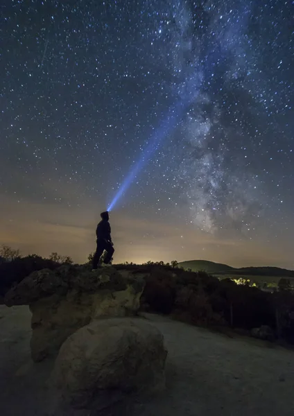 Fenómeno de las rocas setas bajo el cielo nocturno —  Fotos de Stock