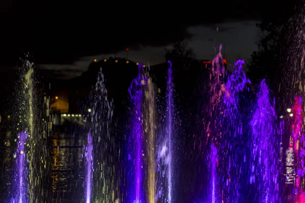 Colorida fuente de agua —  Fotos de Stock