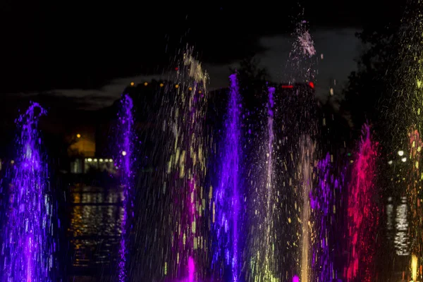 Colorida fuente de agua —  Fotos de Stock