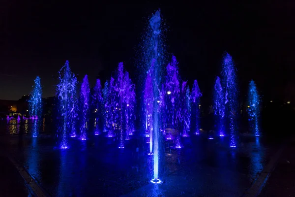 Colorfully lit fountain — Stock Photo, Image