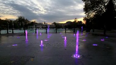 Gökkuşağı renkleri ile yaktı çeşme