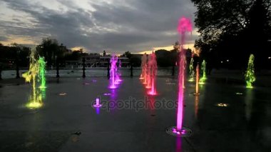 Gökkuşağı renkleri ile yaktı çeşme