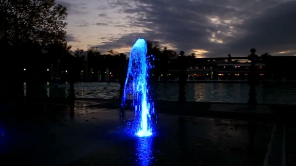 Один фонтан ривка — стокове відео
