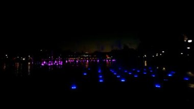 Gökkuşağı renkleri ile yaktı çeşme