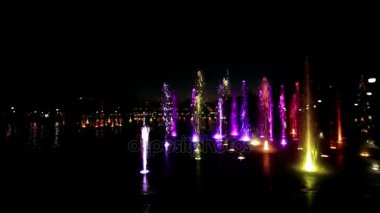 Gökkuşağı renkleri ile yaktı çeşme