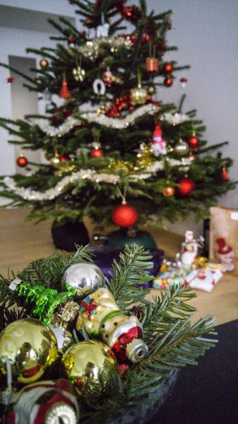 Mini vánoční dekorace a hračky — Stock fotografie