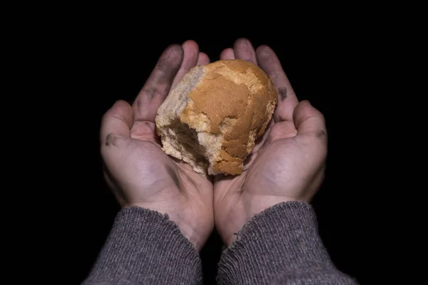 Δίνει ψωμί. Έννοια της φτώχειας. — Φωτογραφία Αρχείου
