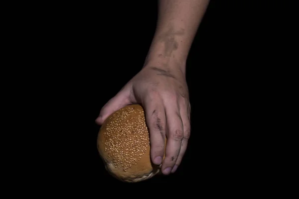 Δίνει ψωμί. Έννοια της φτώχειας. — Φωτογραφία Αρχείου