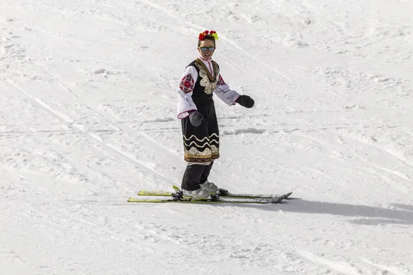 People skiing dressed with traditional bulgarian clothes. — Stock Photo, Image