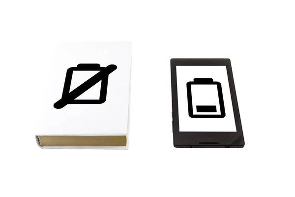 Buku vs tablet. Konsep daya tahan baterai . — Stok Foto