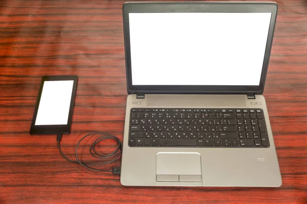 Tablet connected to computer. Data transfer. — Stock Photo, Image