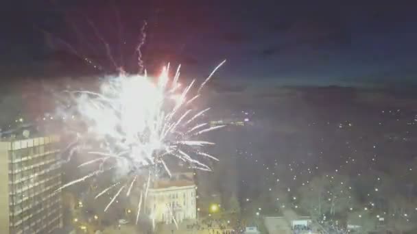 Vuurwerk in Plovdiv, Bulgarije gevangen met een drone — Stockvideo