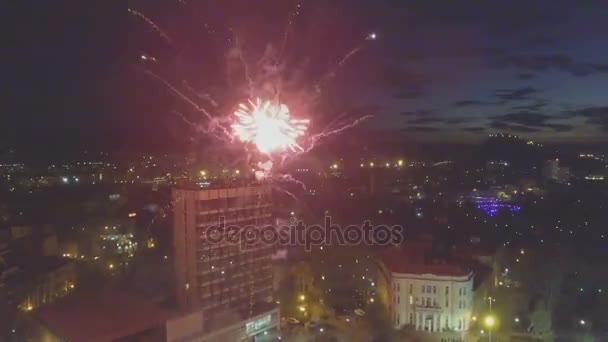 Kembang api di Plovdiv, Bulgaria ditangkap dengan drone — Stok Video