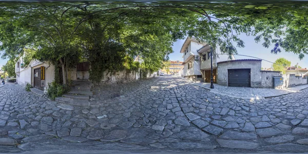 360 grados panorama de una calle en Plovdiv, Bulgaria — Foto de Stock