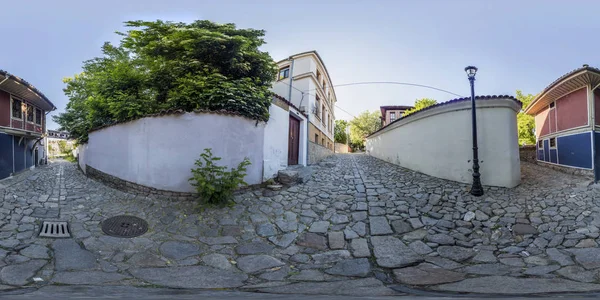 360 graders panorama över en gata i Plovdiv, Bulgarien — Stockfoto