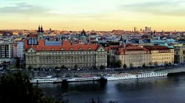 Gün batımından önce Prag panorama
