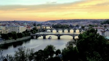 Gün batımından önce Prag panorama