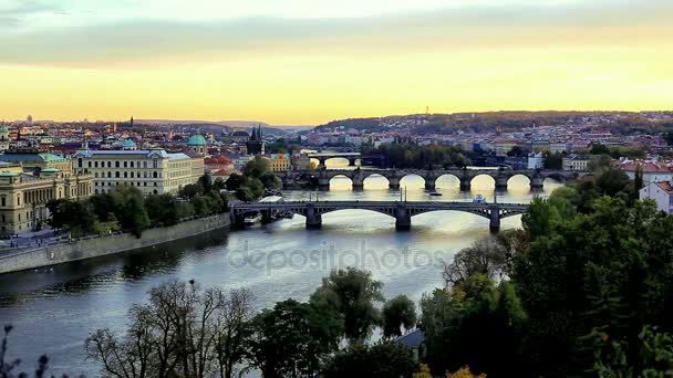 Praga panorama antes de la puesta del sol — Vídeos de Stock
