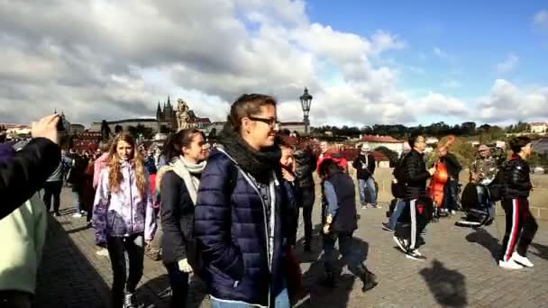 Crowded Charles Bridge in Prague — Stock Video