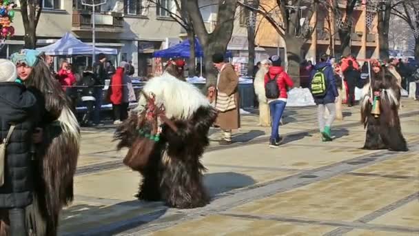 Festival de Kukeri en Pernik, Bulgaria — Vídeos de Stock