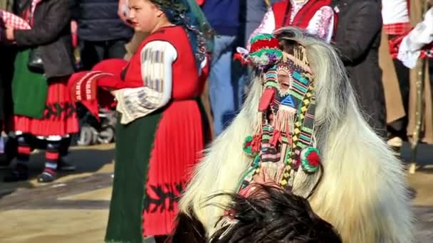 Festival de Kukeri en Pernik, Bulgaria — Vídeos de Stock