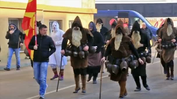 Festival de Kukeri en Pernik, Bulgaria — Vídeos de Stock