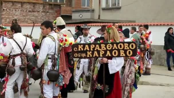 Kukeri - festival de mascarade à Rakovski, Bulgarie — Video