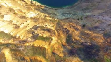 Terk edilmiş maden krater