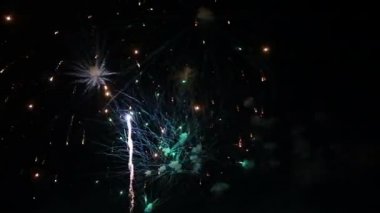 Gerçek havai fişek gösterisi