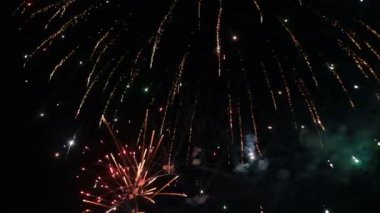 Gerçek havai fişek gösterisi