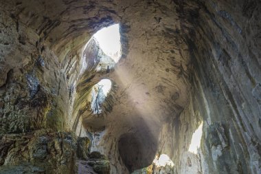 Tanrılar gözleri gelen güneş ışınları