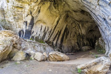 Muhteşem renkleri ile büyük mağara