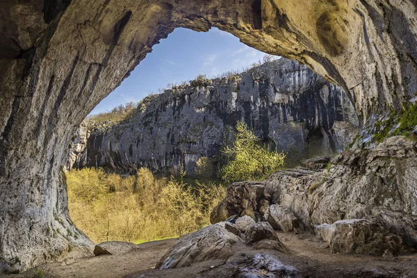 Muhteşem renkleri ile büyük mağara